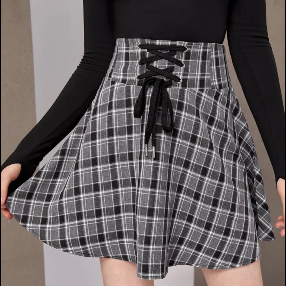 cute skirt but is a big loose from the waist!